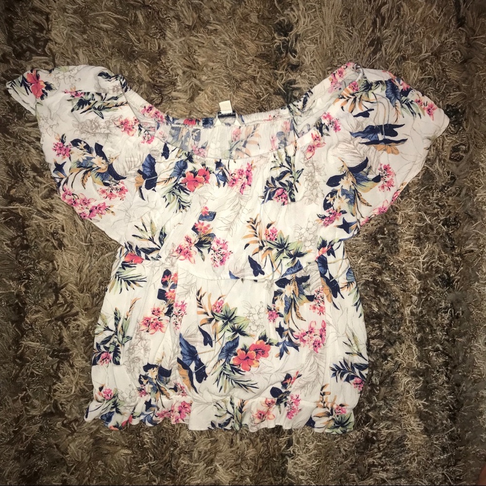 Off the shoulder American Eagle Shirt